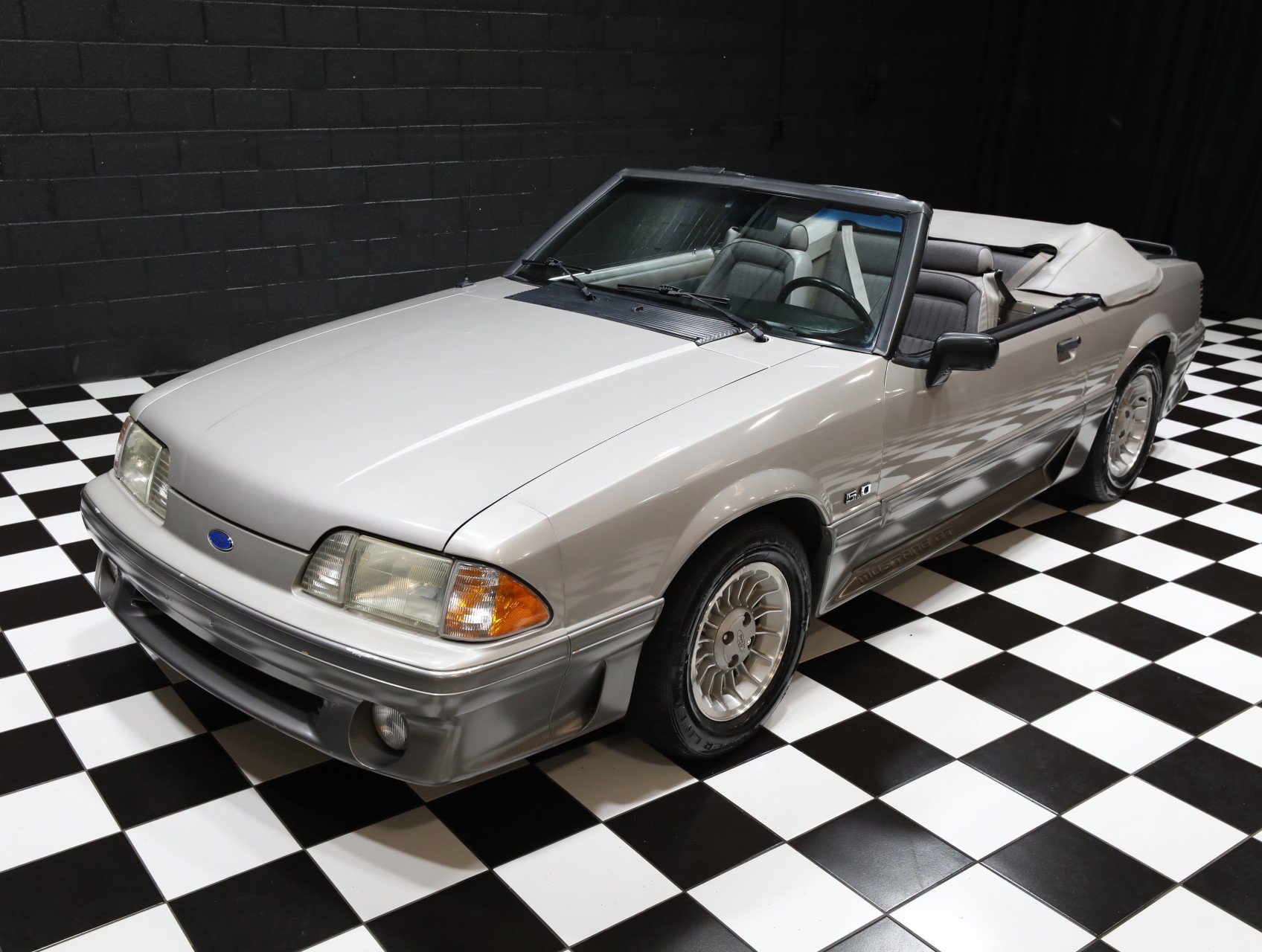 Used 1990 Ford Mustang GT image 12