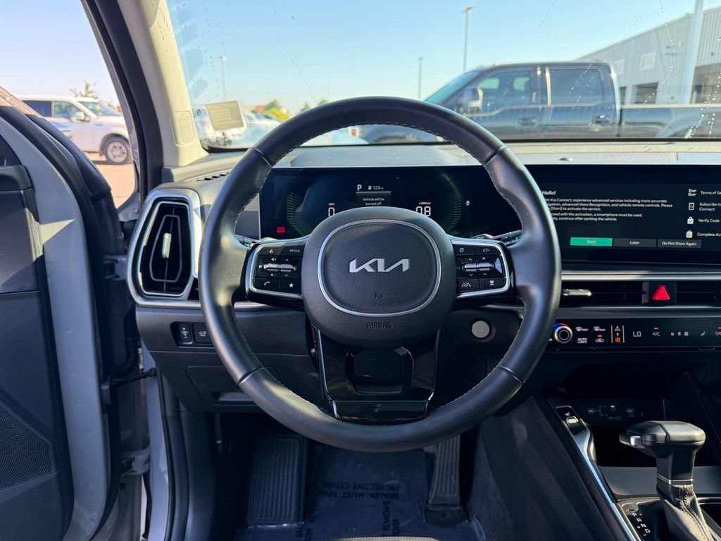 Used 2025 Kia Sorento EX w/ Panoramic Sunroof Package FWD image 14