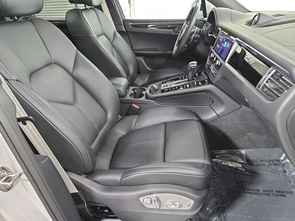 Certified 2025 Porsche Macan S AWD/4WD image 27