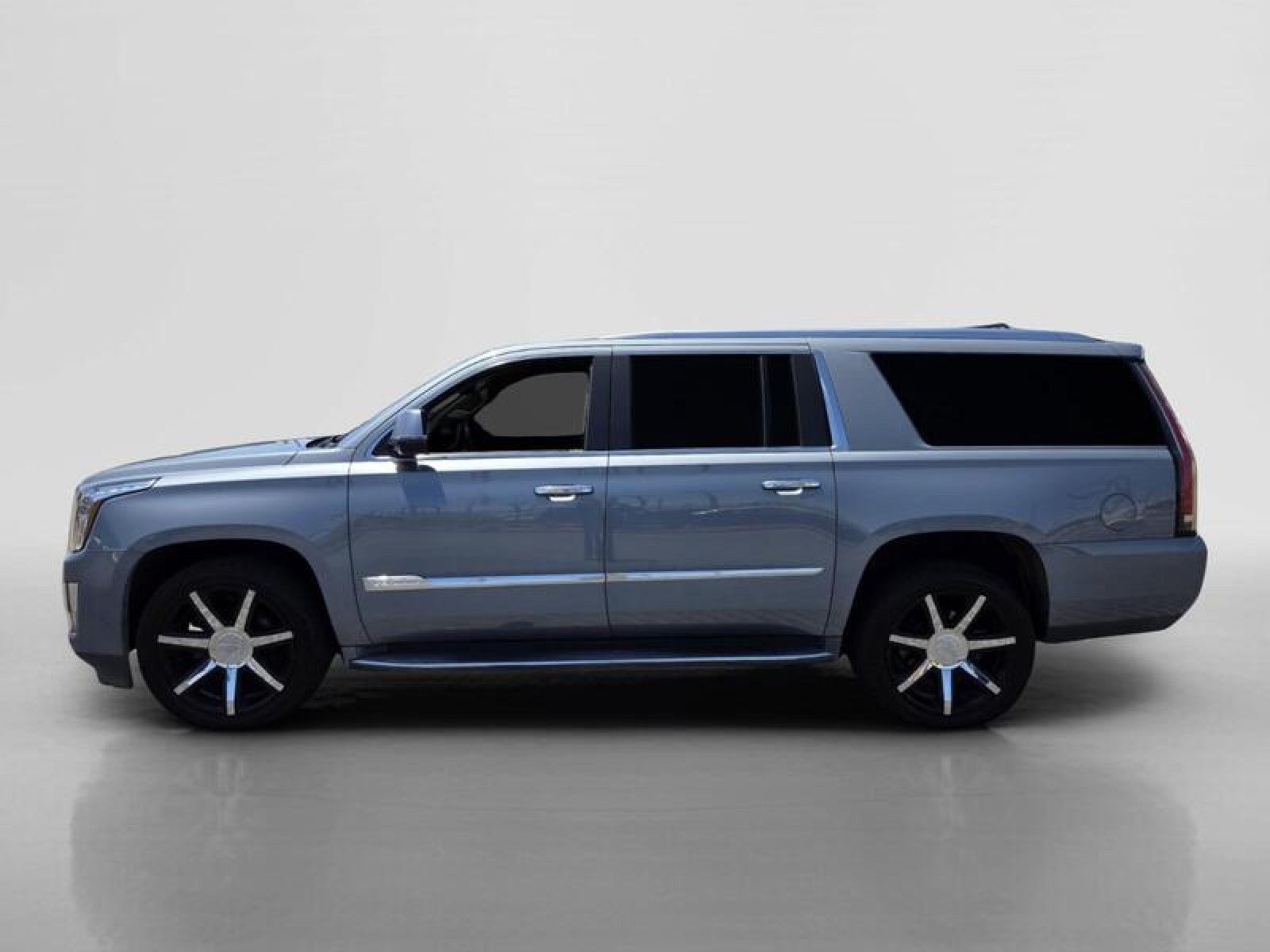 Used 2016 Cadillac Escalade ESV Luxury AWD/4WD image 2