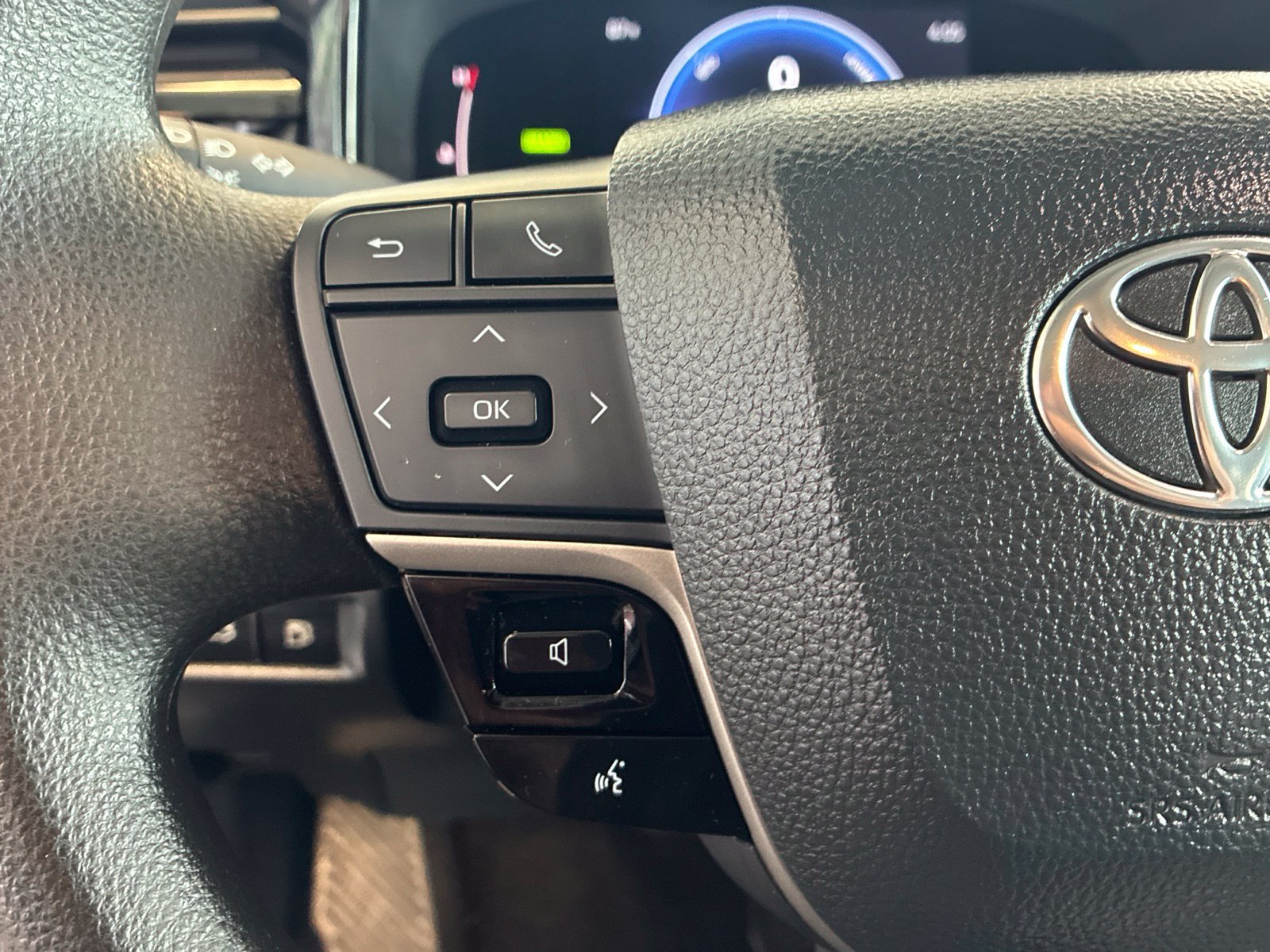 Used 2025 Toyota Camry LE FWD image 19