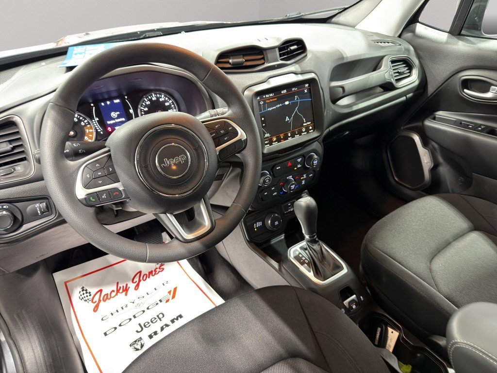 Used 2023 Jeep Renegade Latitude image 18