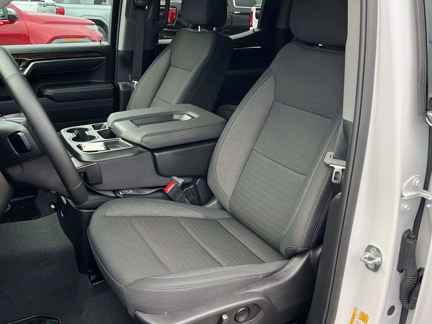 New 2025 GMC Sierra 1500 SLE w/ Preferred Package image 9