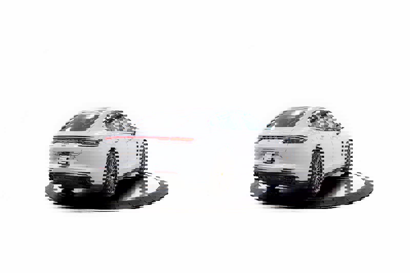 Certified 2023 Porsche Panamera Platinum Edition image 7