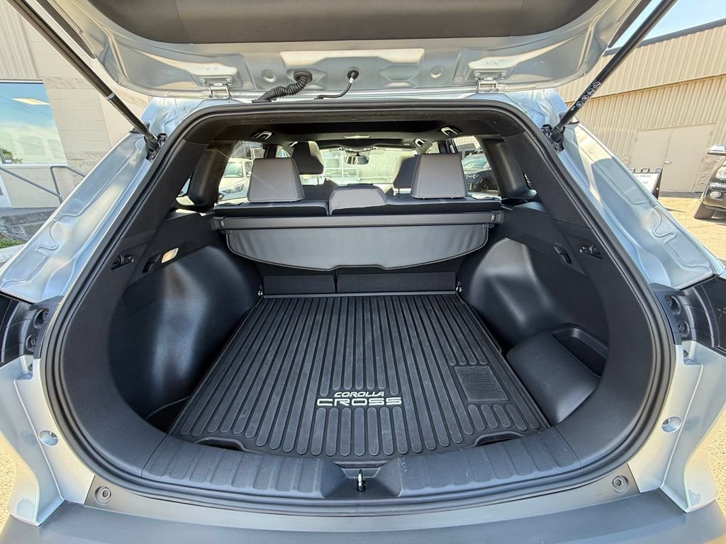 Used 2023 Toyota Corolla Cross AWD Hybrid w/ Moonroof Package image 6