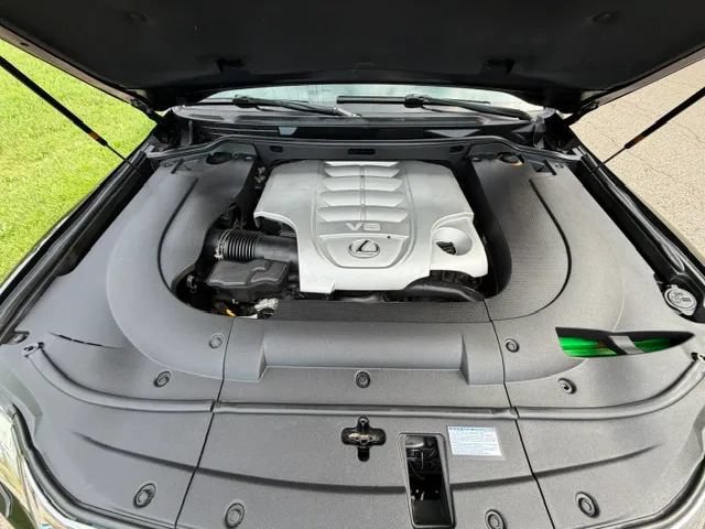 Used 2013 Lexus LX 570 4WD w/ Luxury Pkg image 33