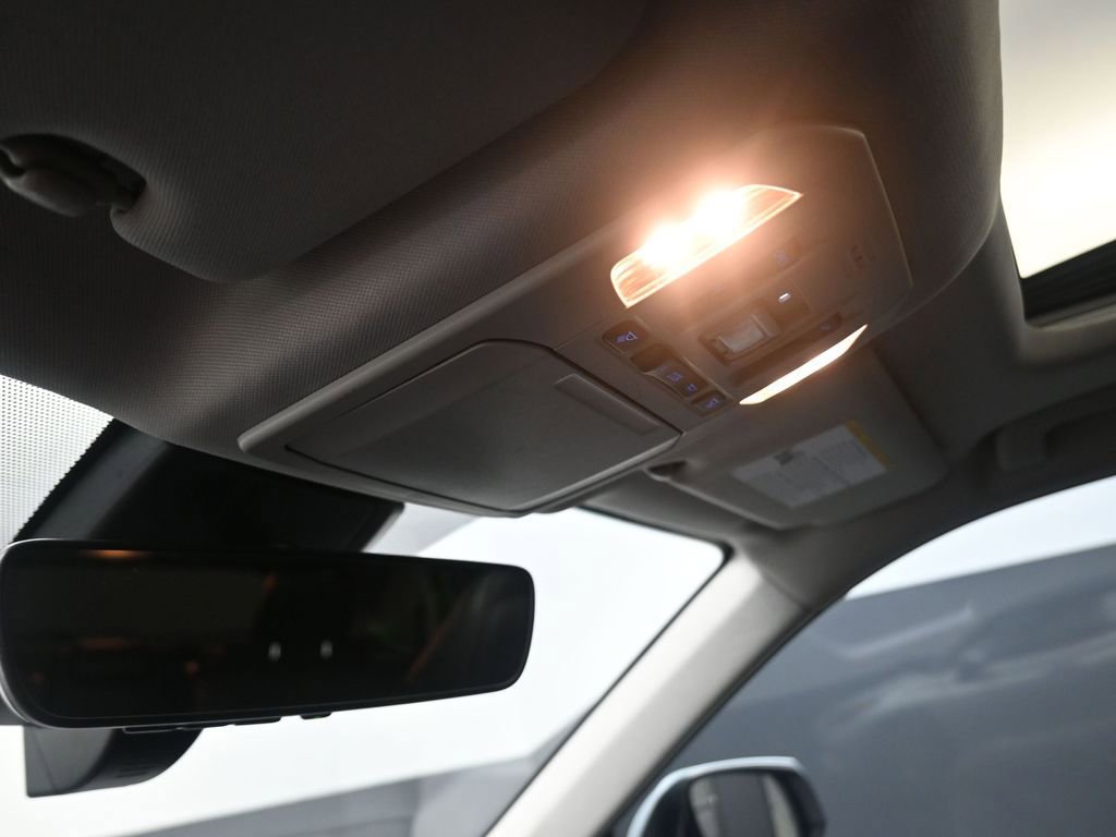 Used 2021 Toyota Highlander XLE image 15