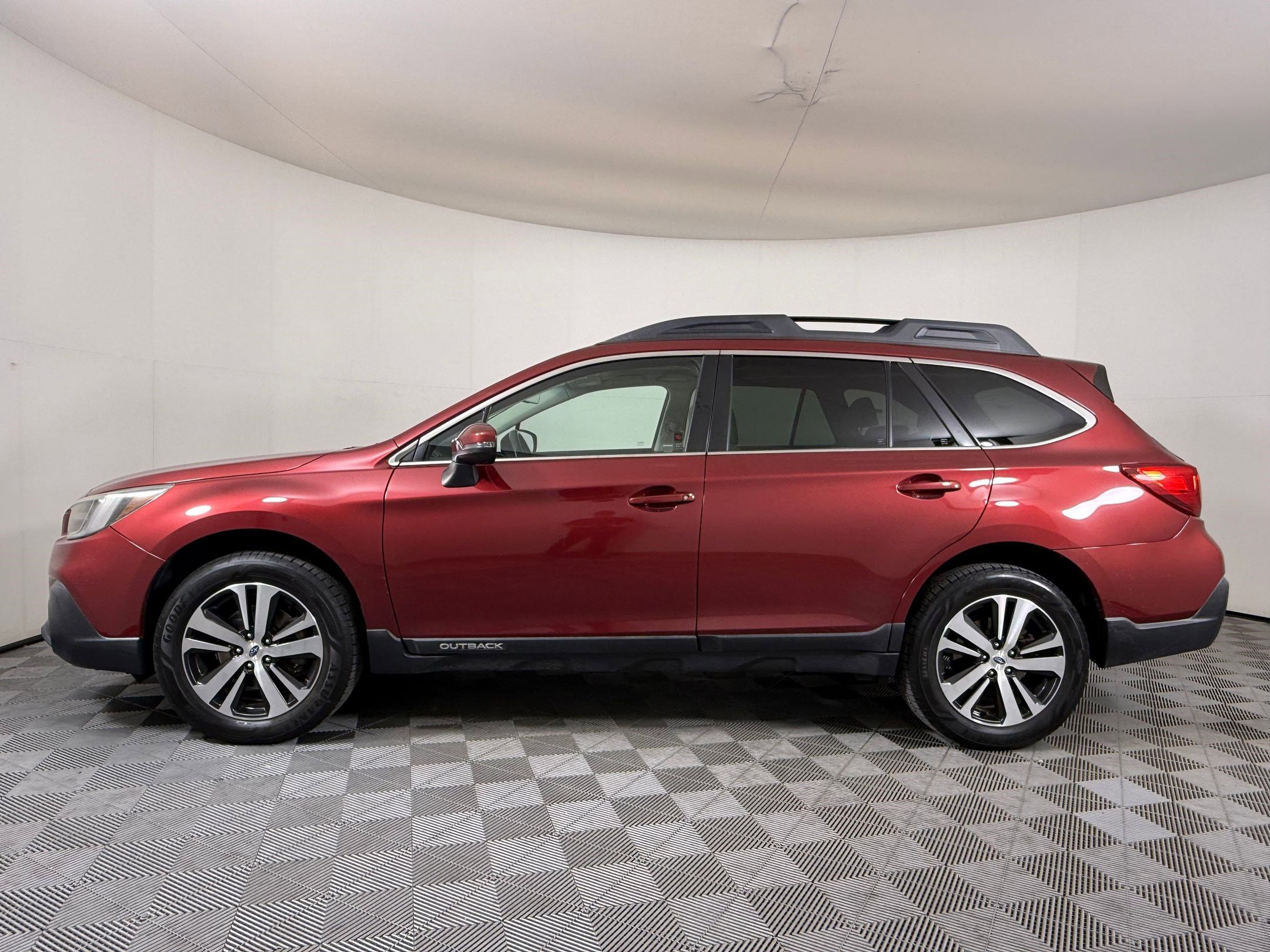 Used 2019 Subaru Outback 2.5i Limited image 2