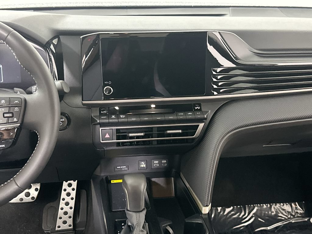 Used 2026 Toyota Camry SE FWD image 18