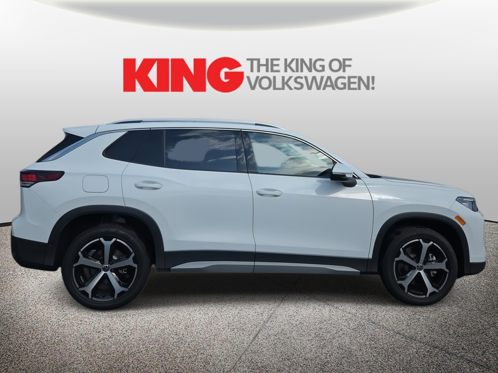 New 2026 Volkswagen Tiguan SE image 2