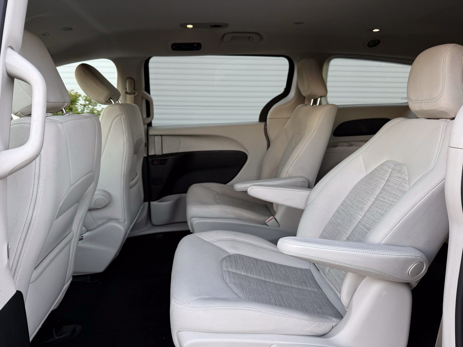 Used 2018 Chrysler Pacifica Touring Plus FWD image 19