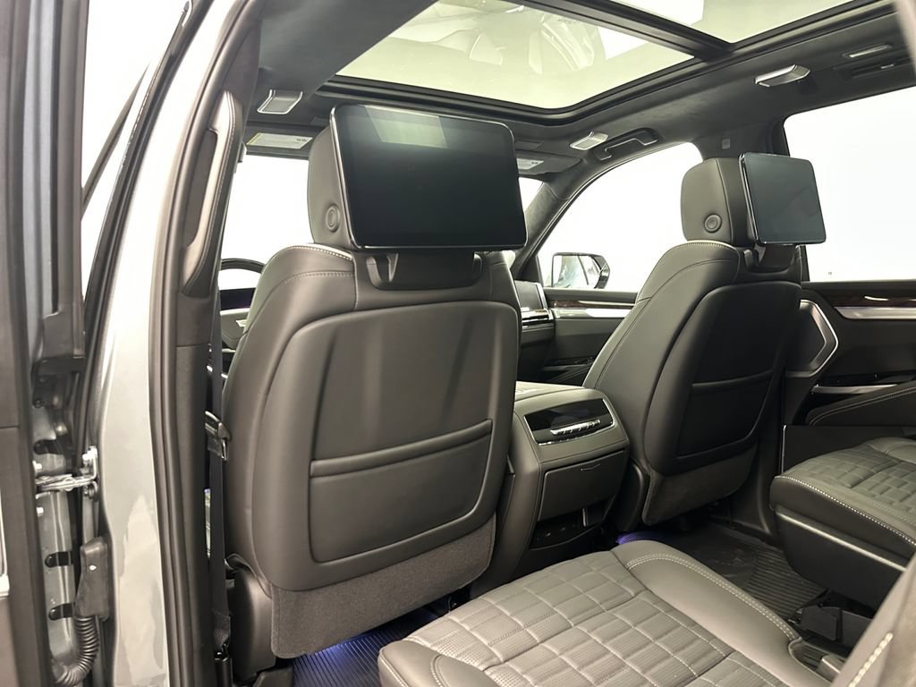 Used 2025 Cadillac Escalade Sport Platinum w/ LPO, Floor Liner Package AWD/4WD image 22
