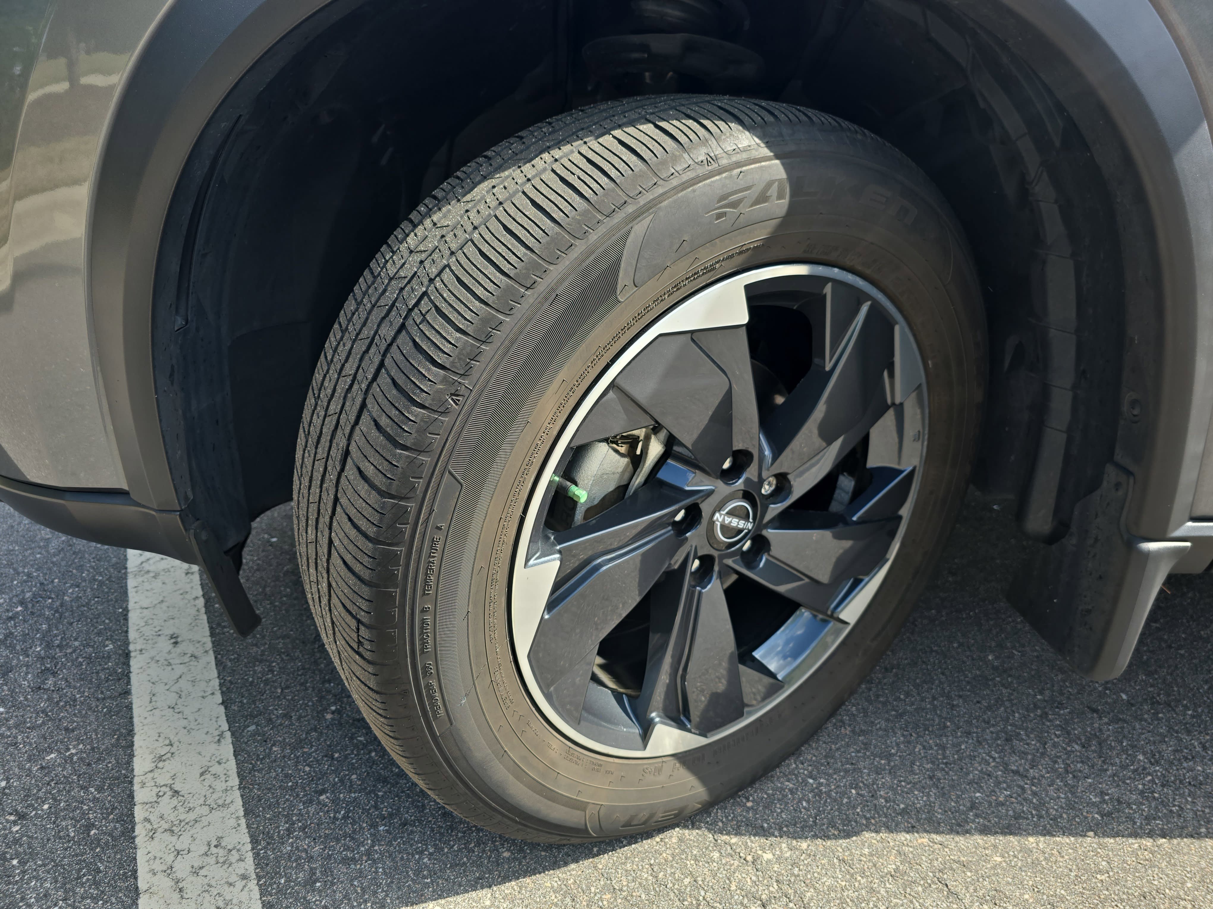 Used 2025 Nissan Rogue SV image 34
