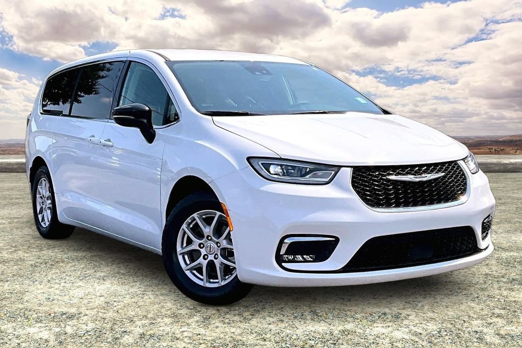 Used 2024 Chrysler Pacifica Touring-L FWD image 1