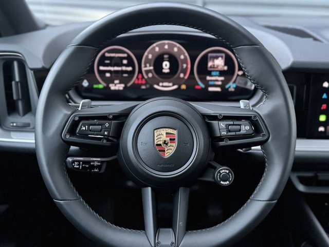 Used 2024 Porsche Cayenne Coupe image 18