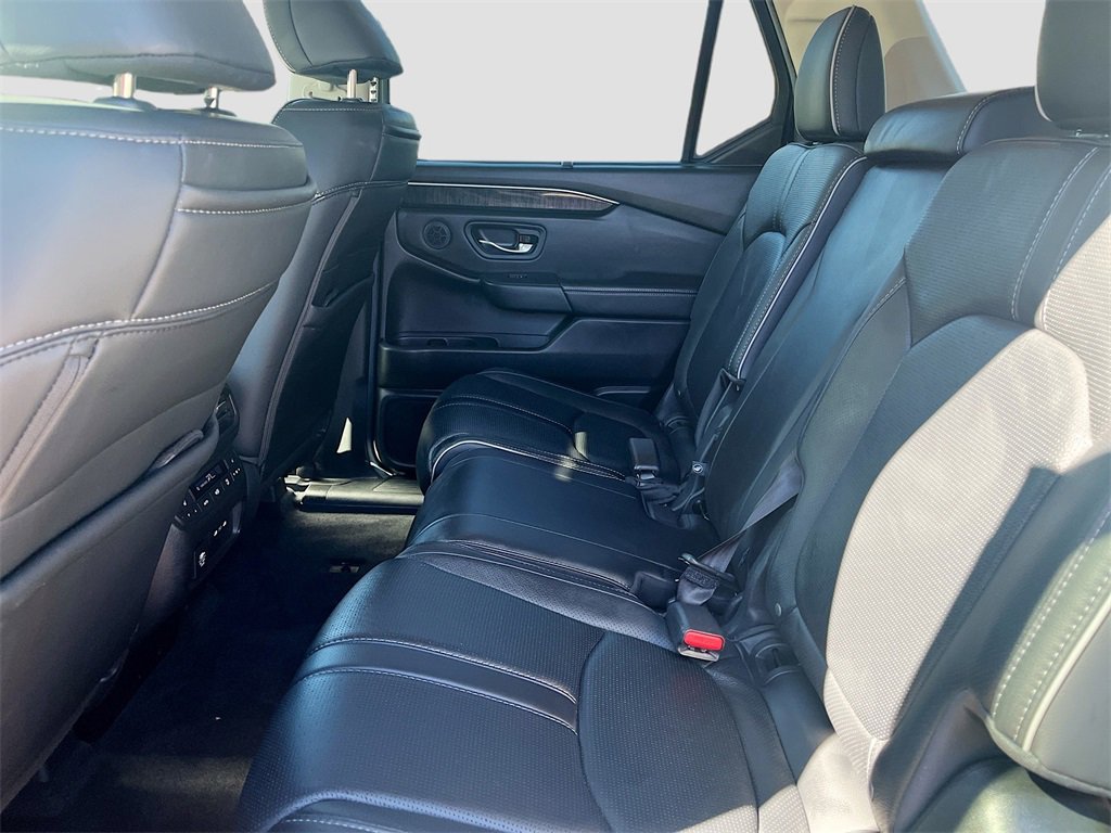 Used 2025 Honda Pilot Elite image 24