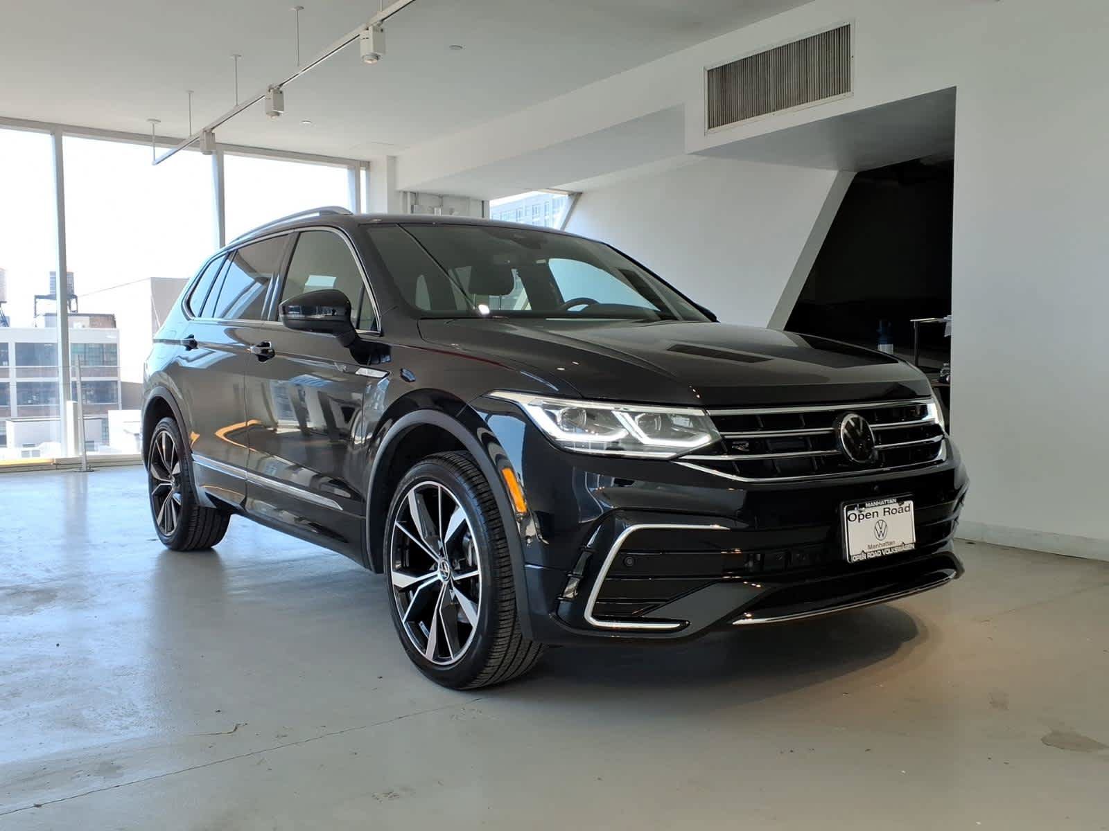 Used 2023 Volkswagen Tiguan SEL R-Line AWD/4WD image 3