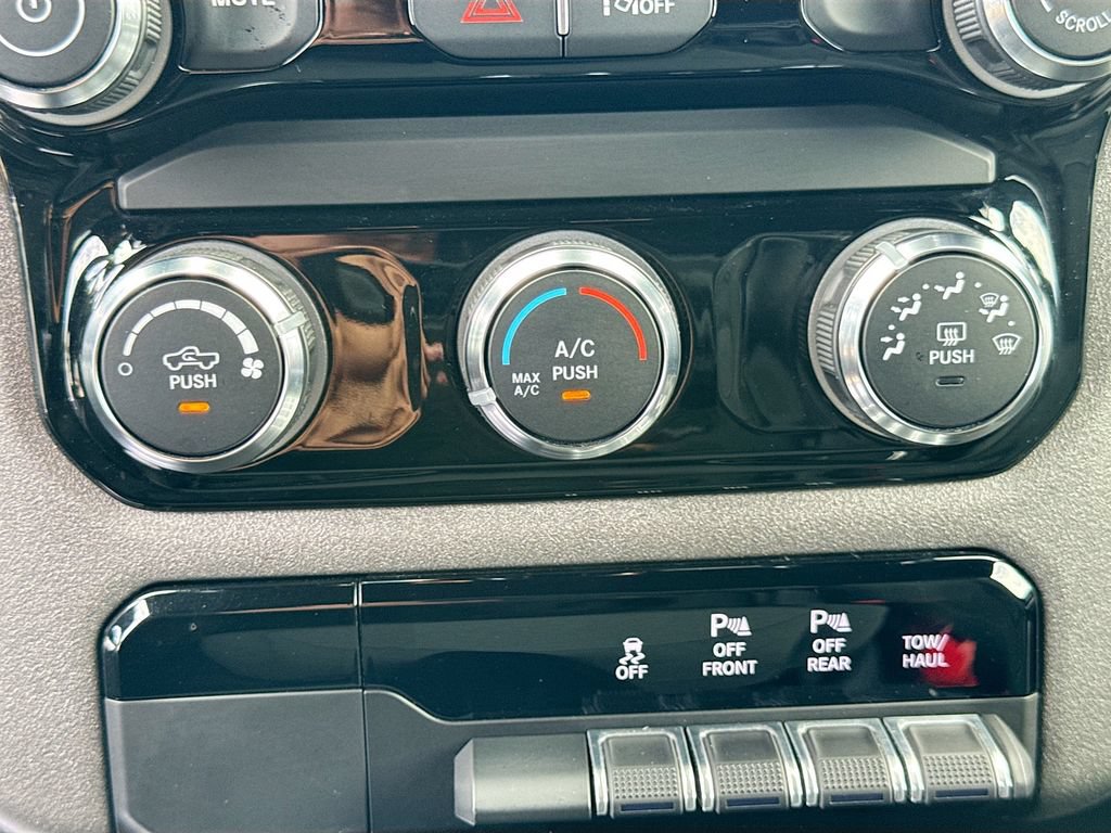 Used 2025 RAM 1500 Warlock AWD/4WD image 16