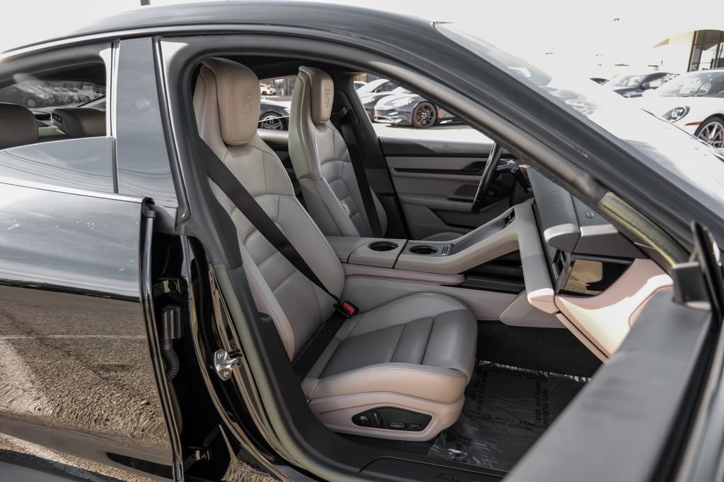 Used 2022 Porsche Taycan image 34