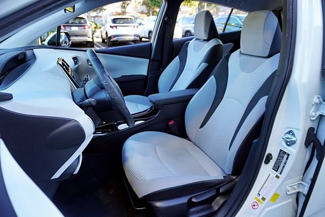 Used 2016 Toyota Prius Four FWD image 19