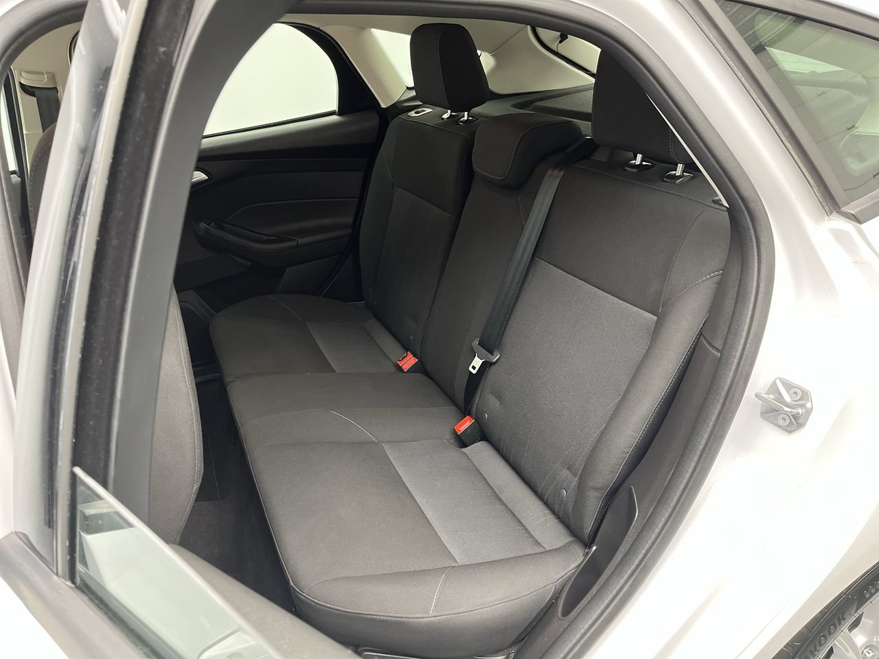Used 2018 Ford Focus SE FWD image 9