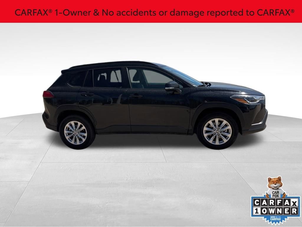 Used 2025 Toyota Corolla Cross LE image 2