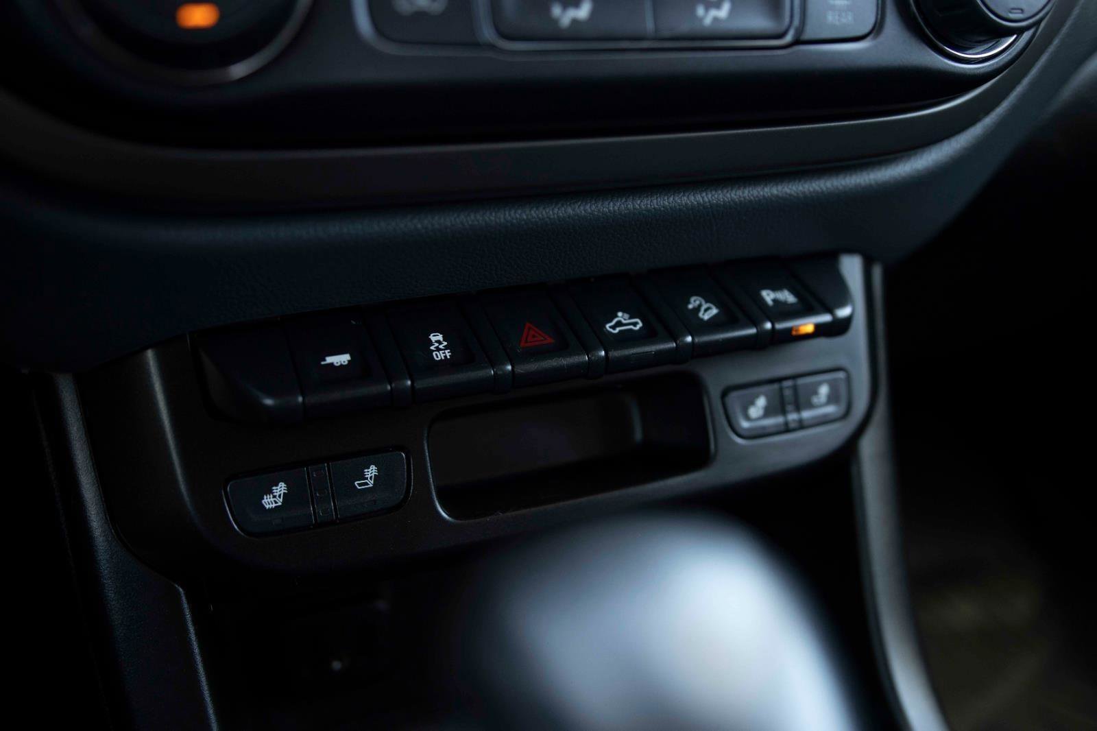 Used 2022 Chevrolet Colorado Z71 w/ Z71 Midnight Edition AWD/4WD image 10