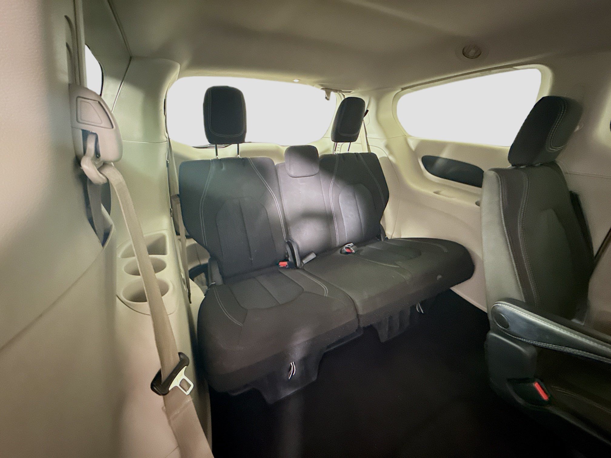 Used 2022 Chrysler Voyager LX FWD image 41