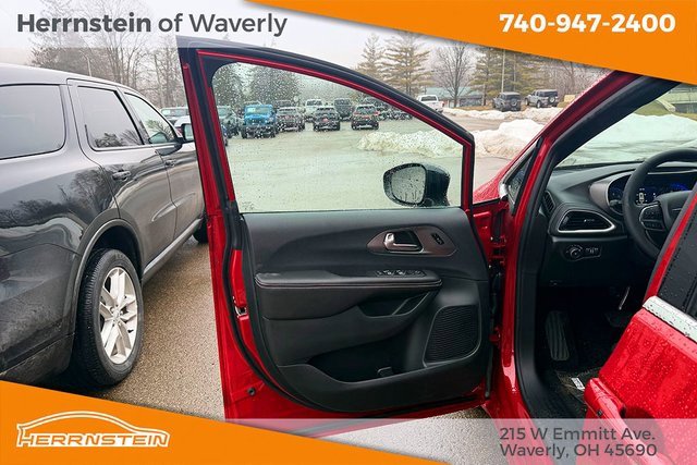 New 2026 Chrysler Pacifica Select image 13