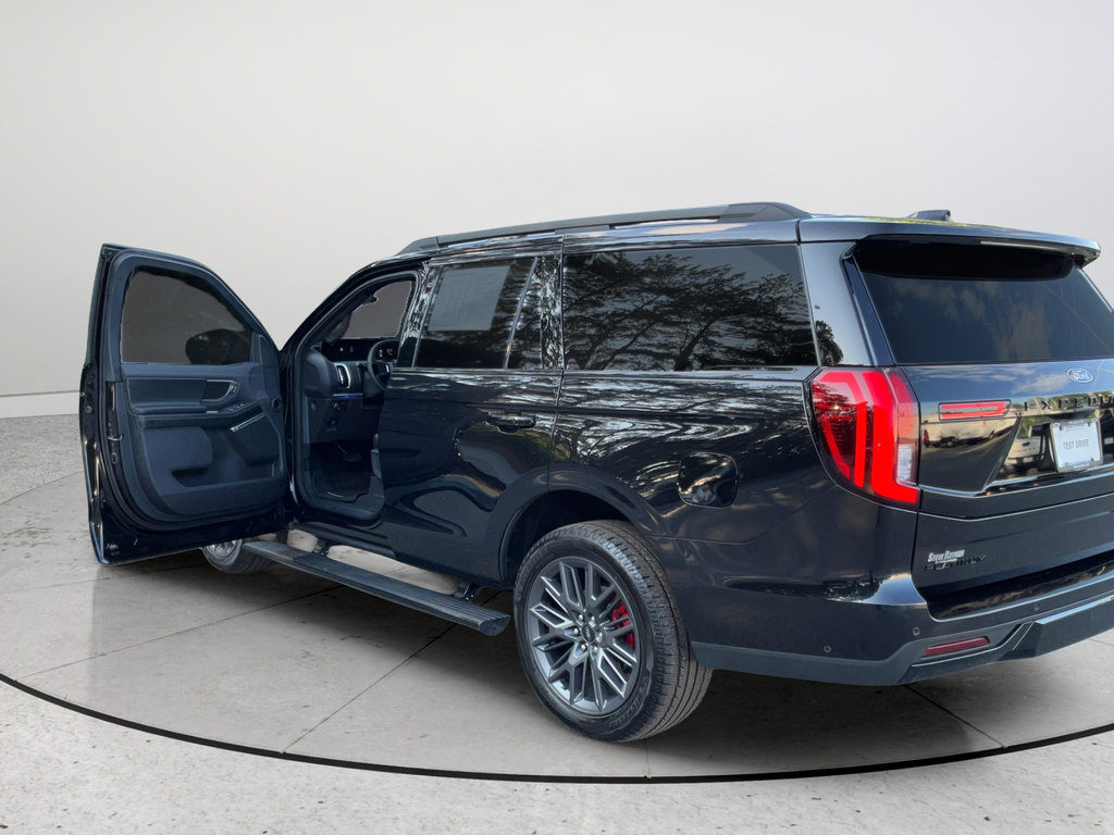Used 2025 Ford Expedition Platinum w/ Stealth Performance Package AWD/4WD image 39