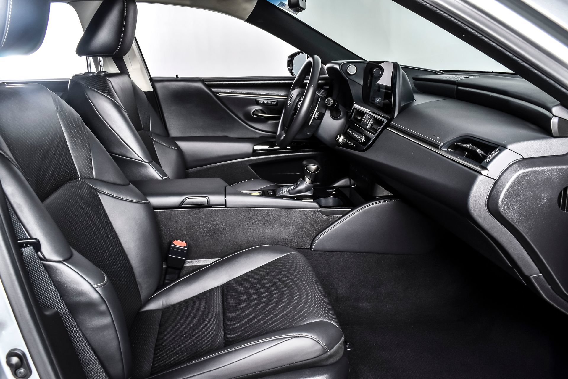 Used 2025 Lexus ES 300h w/ Premium Package FWD image 25