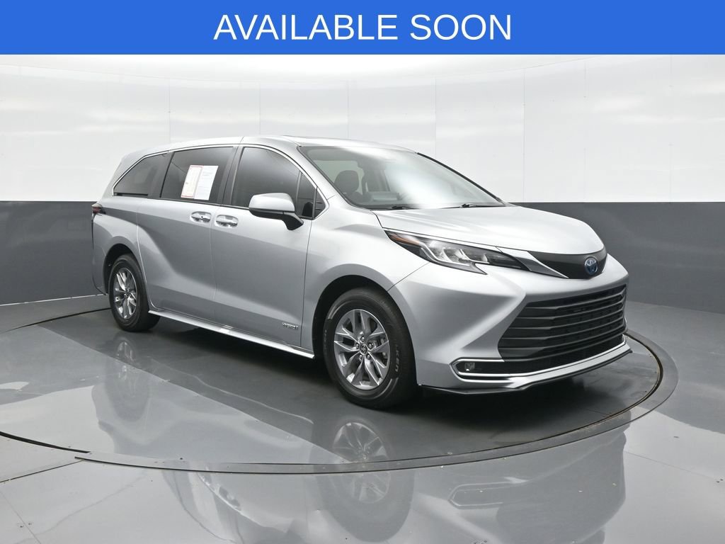 Certified 2021 Toyota Sienna XLE FWD image 1