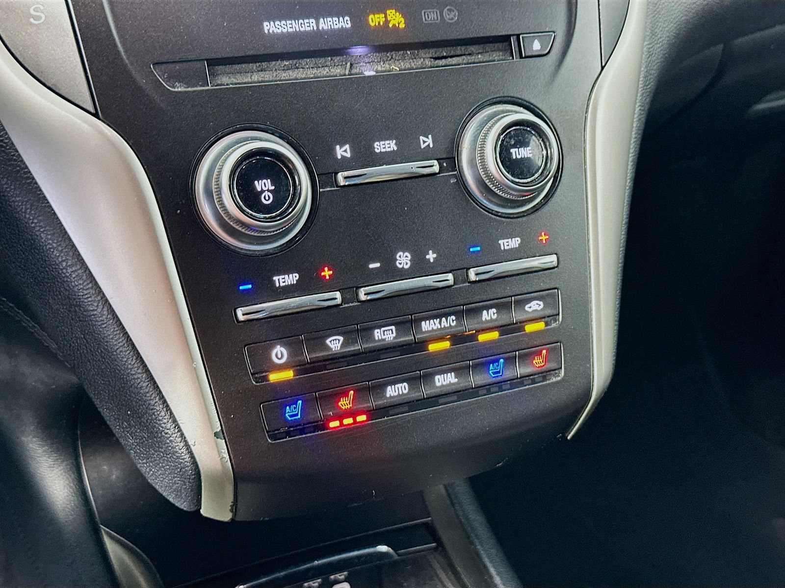 Used 2019 Lincoln MKC Reserve w/ MKC Climate Package AWD/4WD image 16