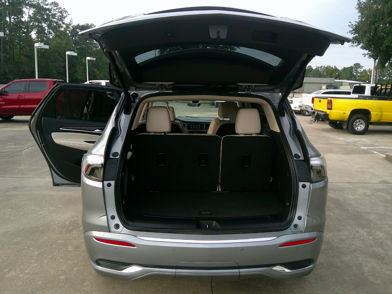 Used 2023 Buick Enclave Avenir w/ Avenir Technology Package image 15