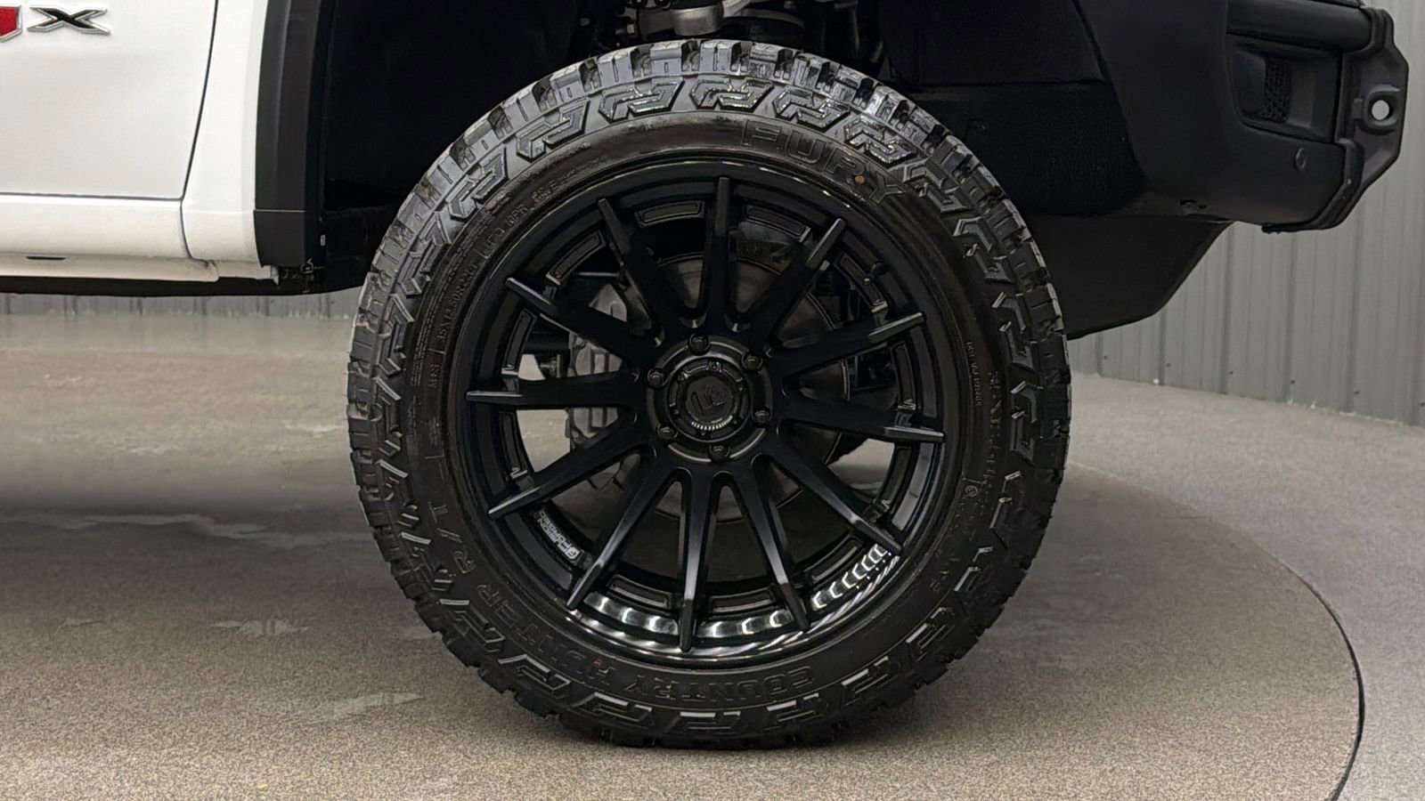 Used 2025 GMC Sierra 1500 AT4X image 9