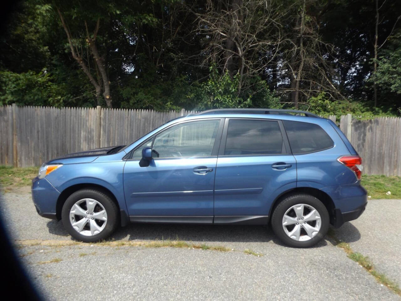 Used 2015 Subaru Forester 2.5i Premium w/ All-Weather Package image 2