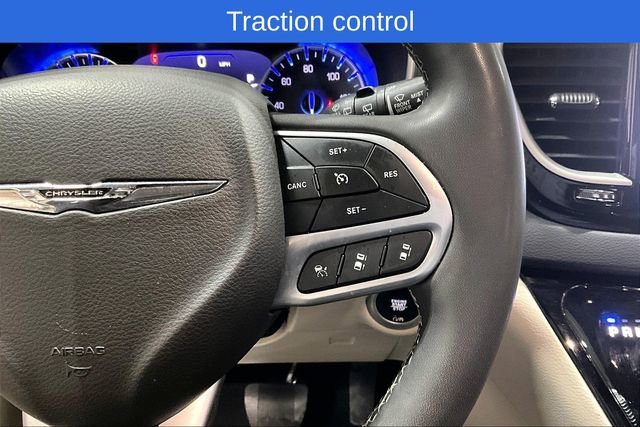 Used 2024 Chrysler Pacifica Touring-L image 15
