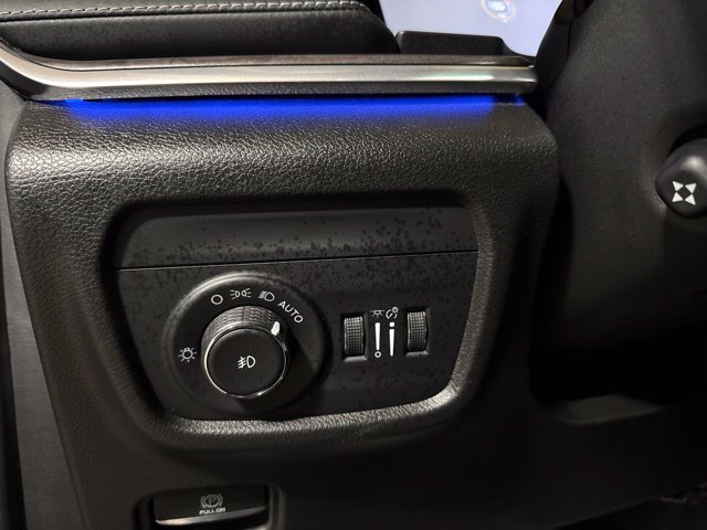 Used 2023 Jeep Grand Cherokee Overland AWD/4WD image 10