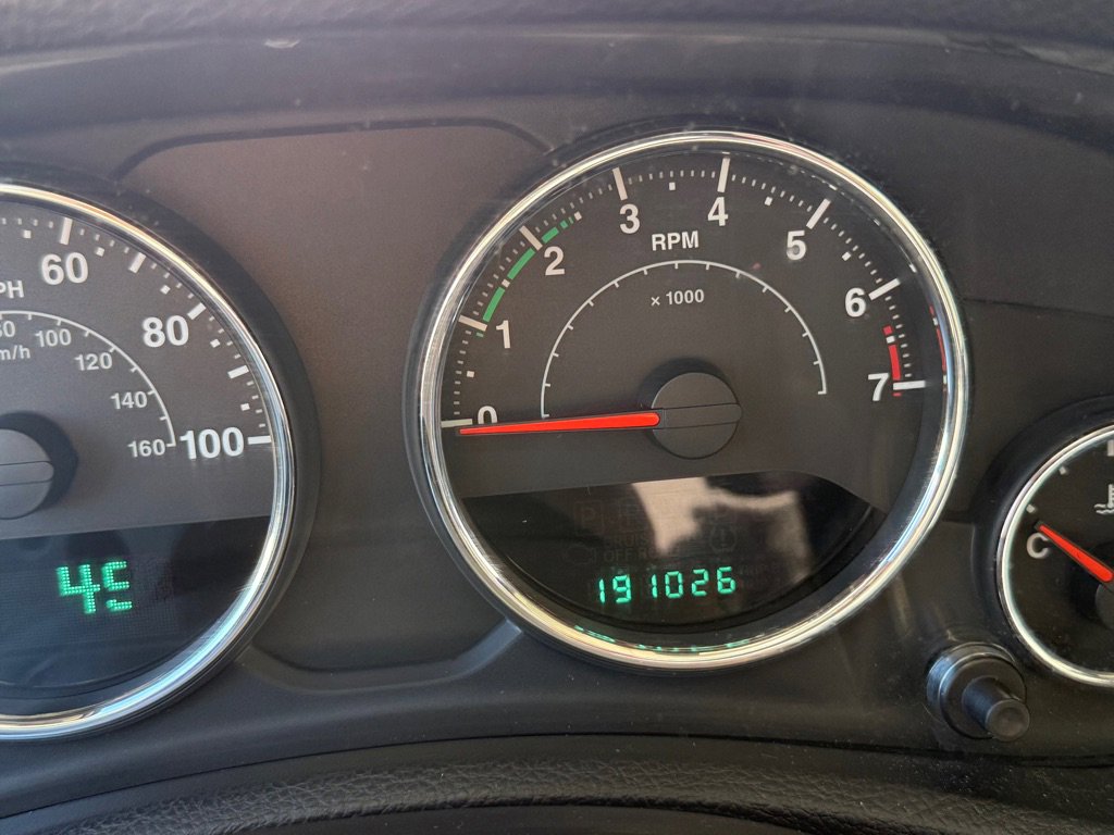 Used 2012 Jeep Wrangler Unlimited Sahara w/ Connectivity Group AWD/4WD image 15