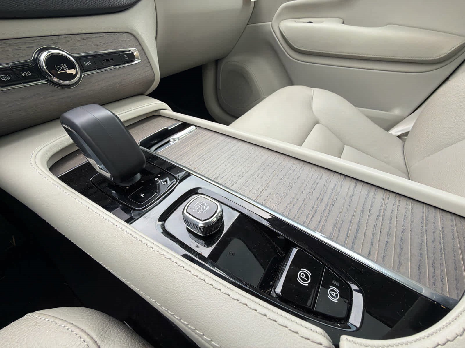 Certified 2023 Volvo XC90 B6 Plus w/ Protection Package Premier AWD/4WD image 30
