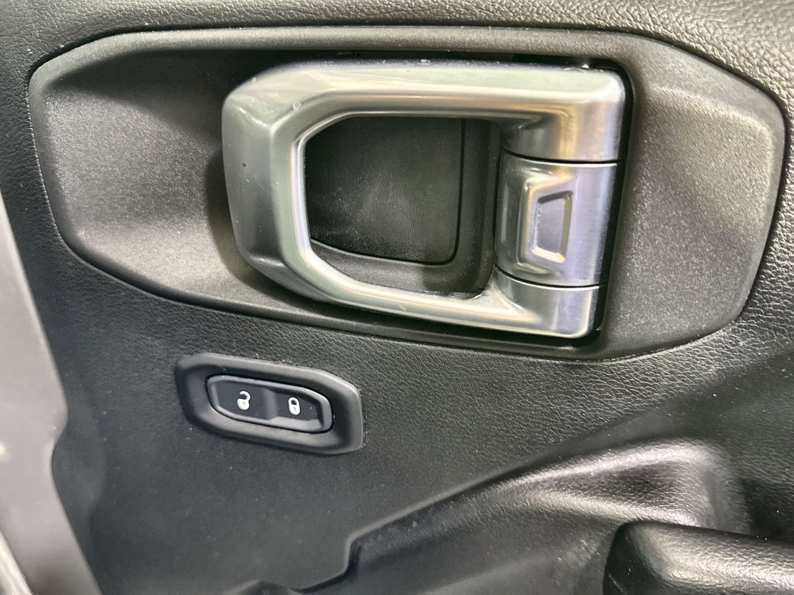 Used 2019 Jeep Wrangler Unlimited Sport image 33