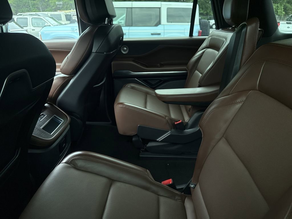 Used 2025 Lincoln Navigator L Reserve AWD/4WD image 8