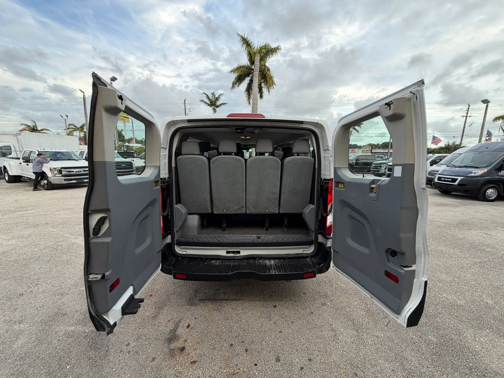 Used 2019 Ford Transit 350 XLT image 7