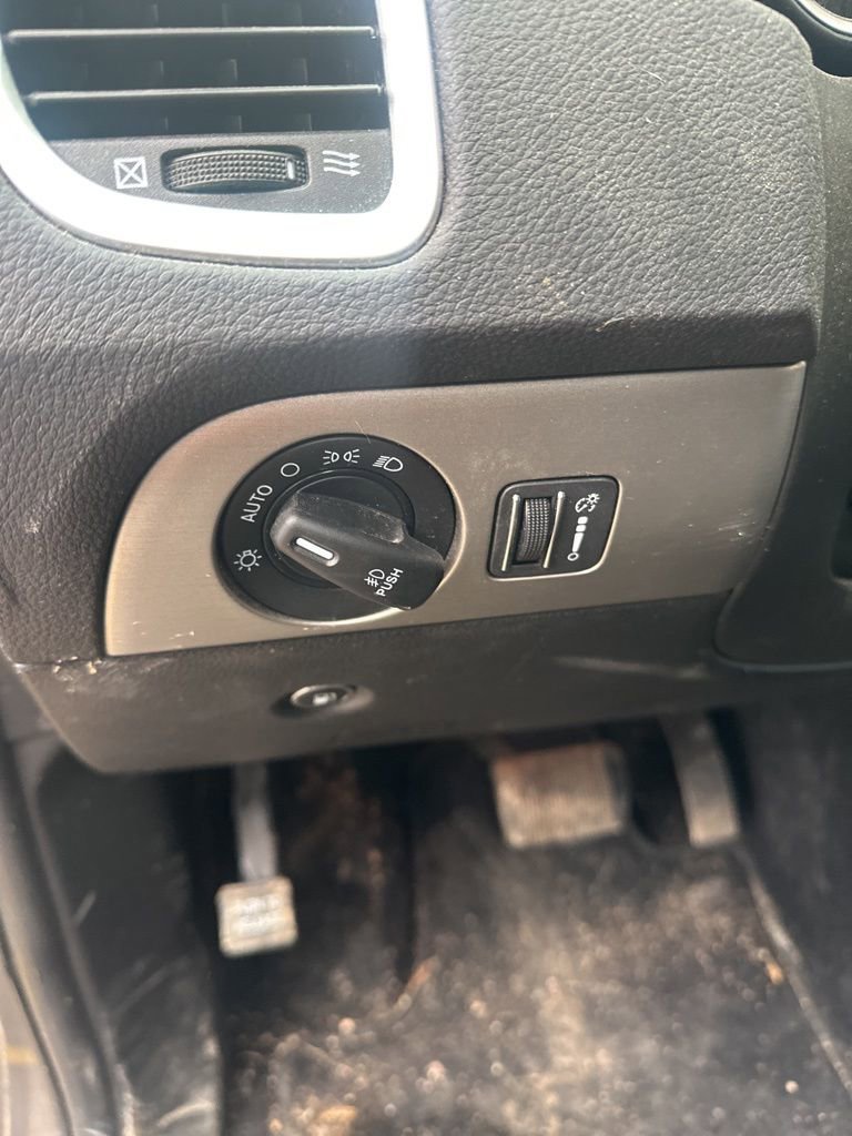 Used 2019 Dodge Durango SXT image 6