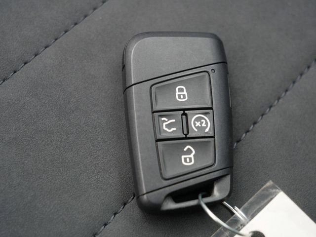 Used 2025 Volkswagen Taos SE AWD/4WD image 38