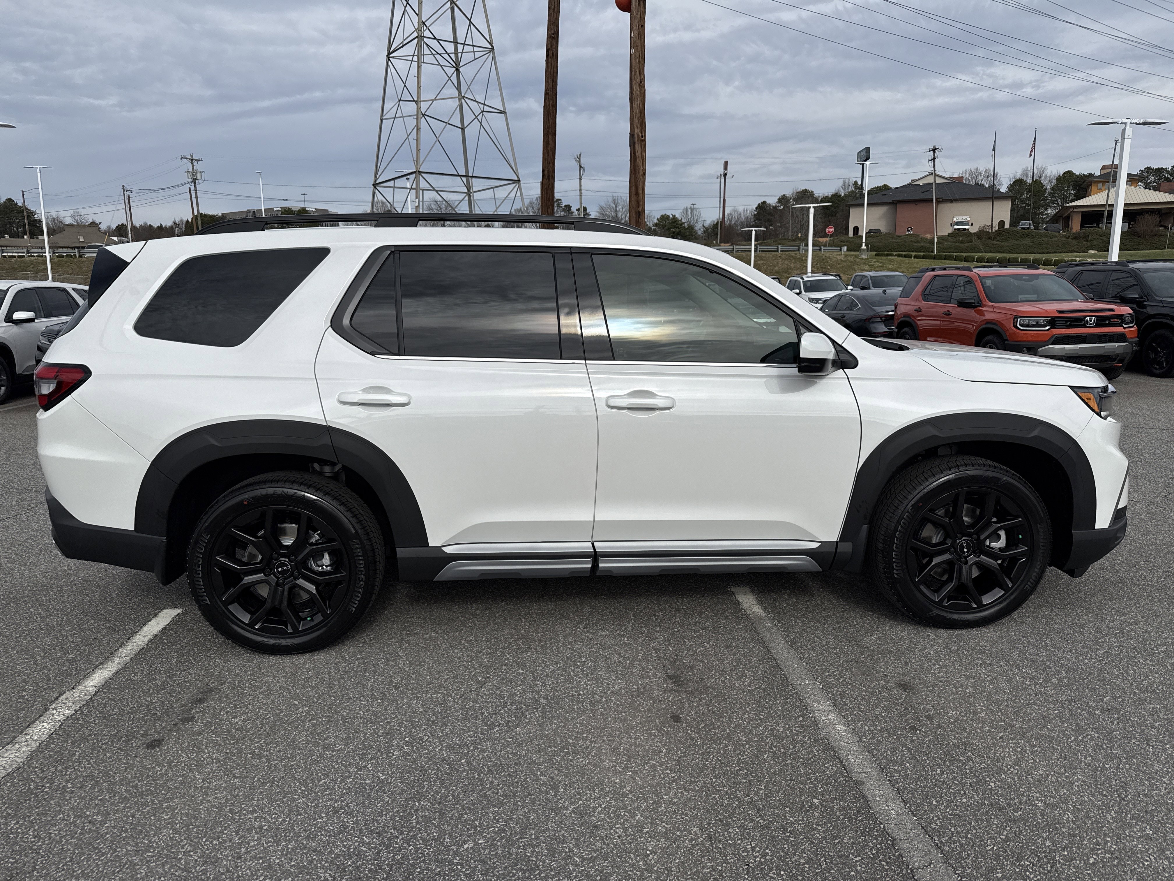 New 2025 Honda Pilot Touring image 10