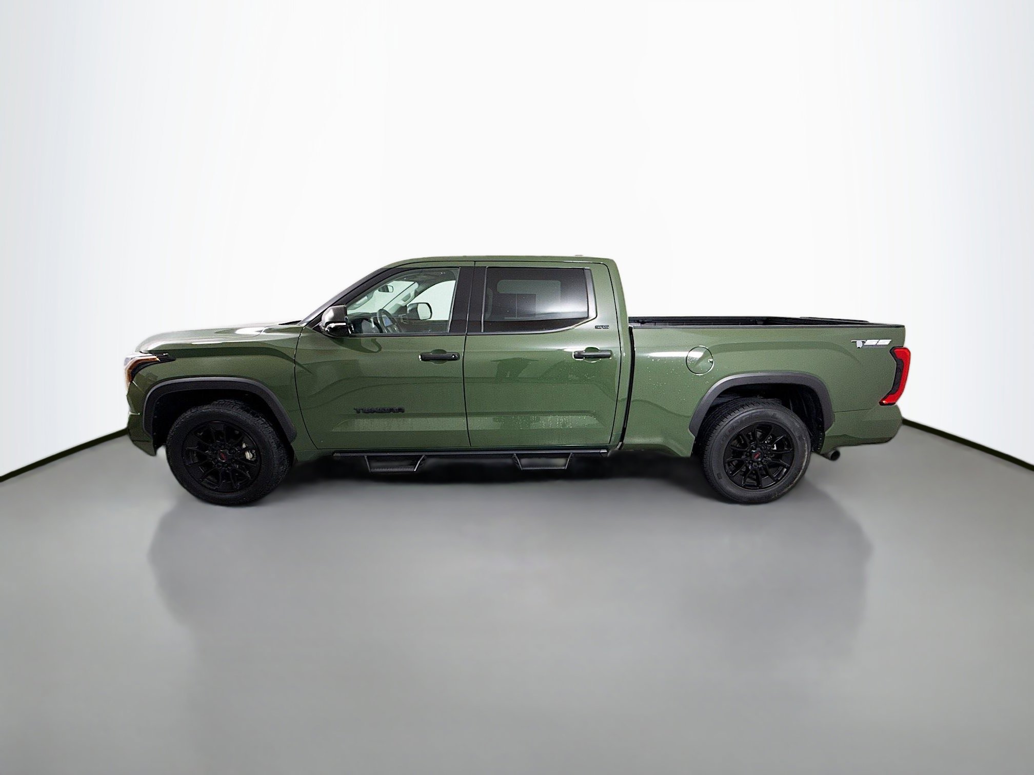 Used 2022 Toyota Tundra SR5 w/ Convenience Package RWD image 4