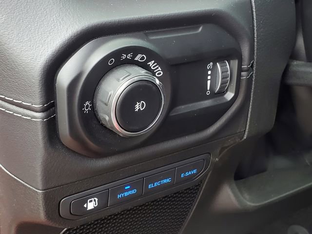 Used 2025 Jeep Wrangler Unlimited Sahara image 14