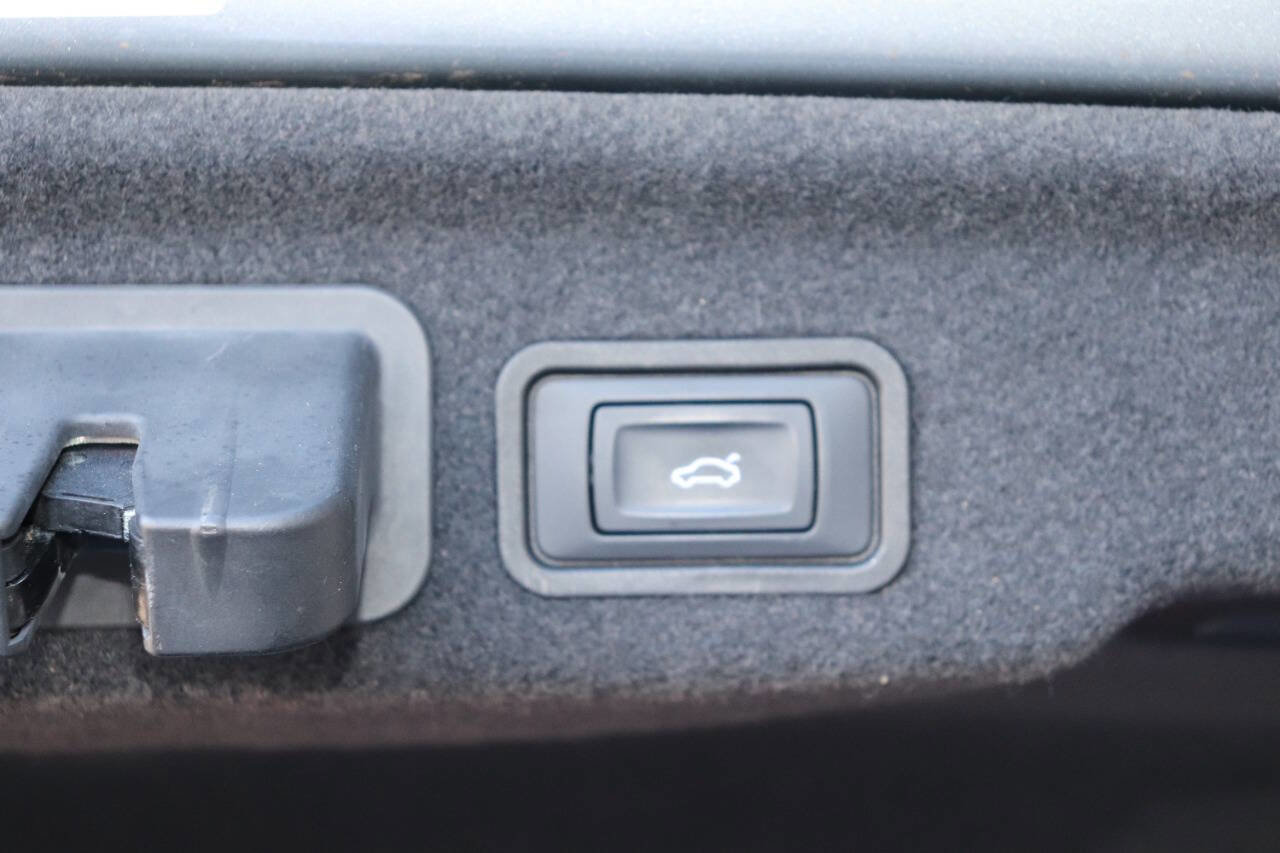 Used 2013 Audi A8 L 3.0T w/ Driver Assistance Pkg image 60