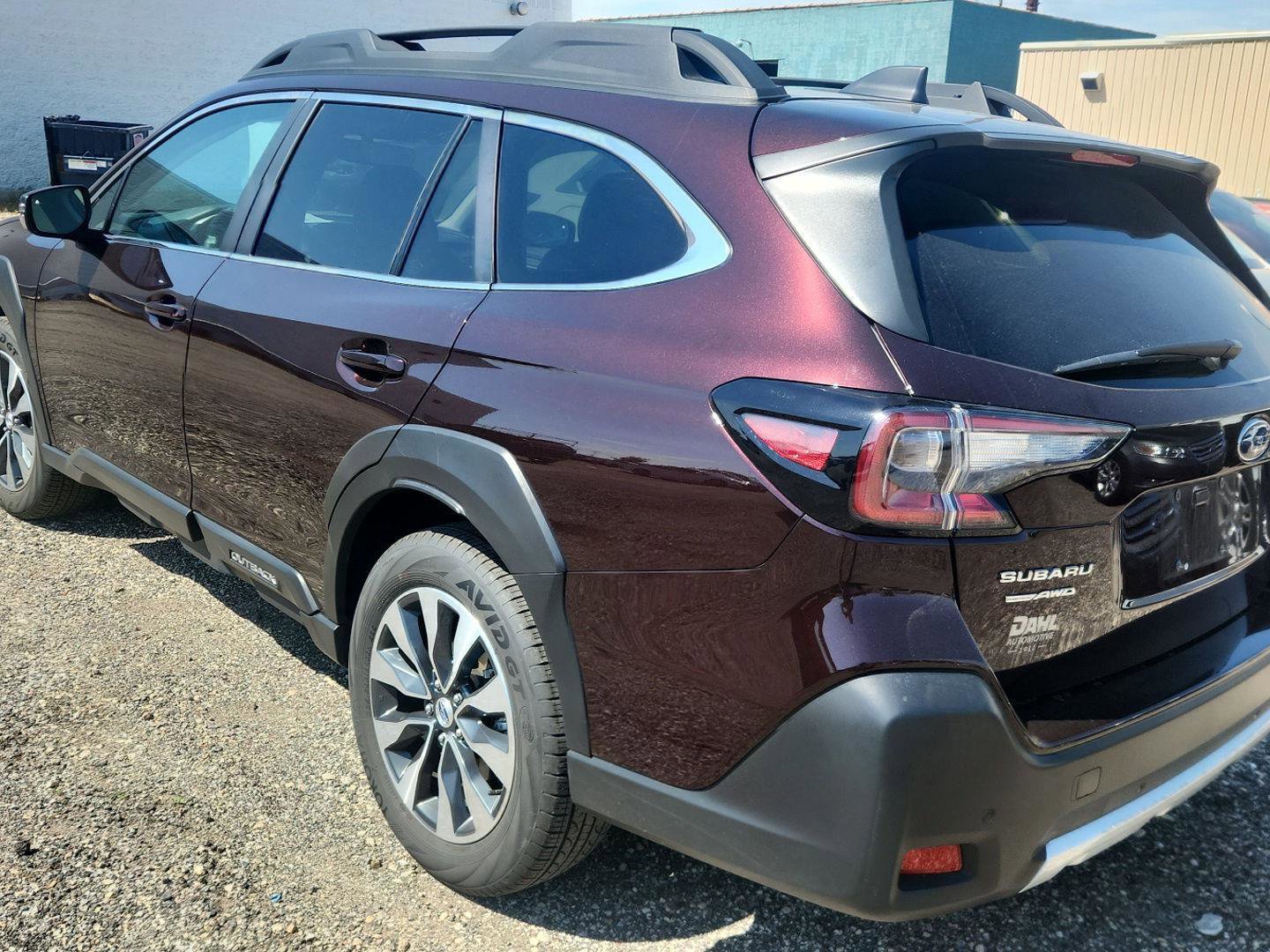 Used 2025 Subaru Outback Limited w/ Tech Package 3 AWD/4WD image 5